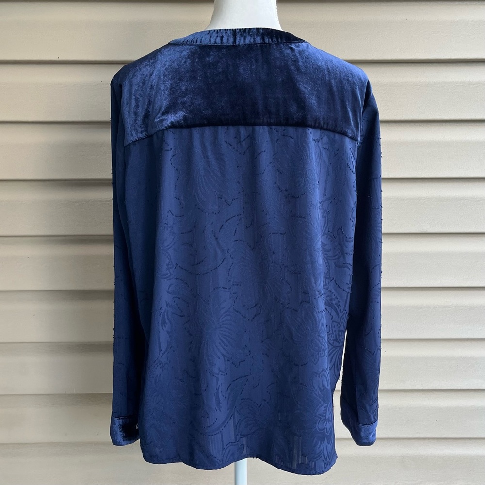•Chico's• Popover Blouse with Embroidered Floral Velvet Detail - Size 12 - Picture 7 of 10